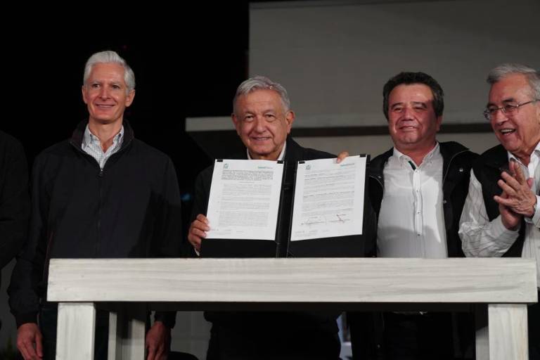 Rocha asiste a inauguración de la primera Comunidad Mexicana de Hemodiálisis en Estado de México