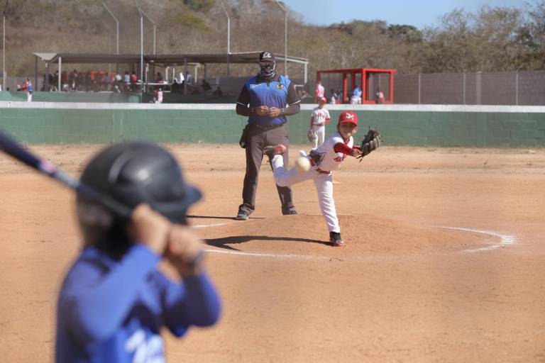 Liga Mazatlán hace valer la casa en Copa Carnaval de Beisbol