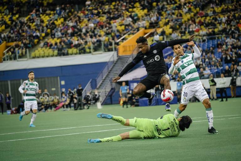 Santos es goleado y eliminado de la Concachampions