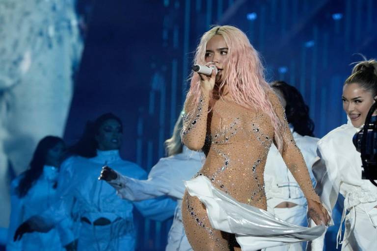 Vibran fans de Karol G con su concierto en el Estadio Azteca