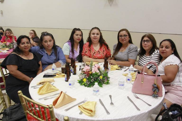 Viven grata celebración colaboradoras del STASE