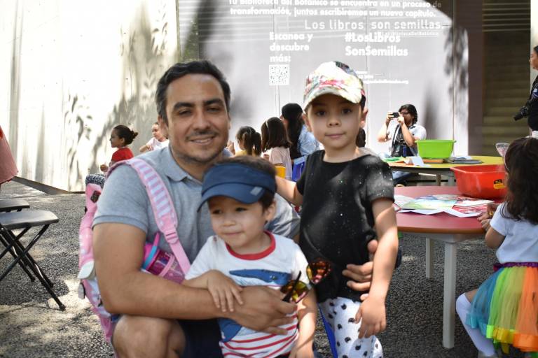 Celebran familias de la naturaleza y los libros
