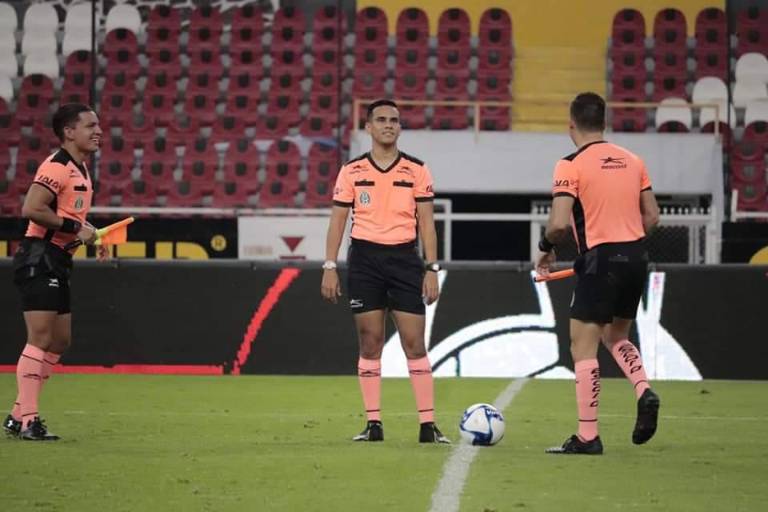 Sinaloense Joaquín Vizcarra es nombrado el mejor árbitro de la Liga Premier