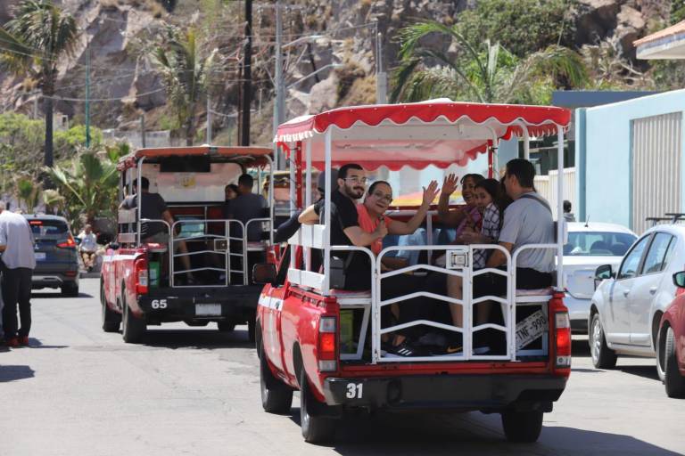 Dicen transportistas de Mazatlán que pierden pasaje si no traen música