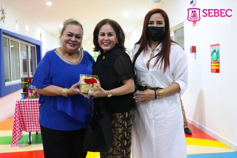 Las consienten en su día en el Colegio SEBEC