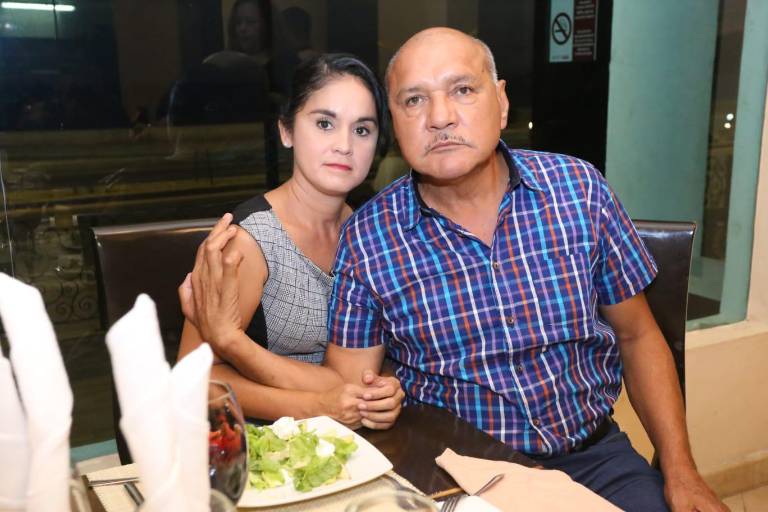 Protagonizan abogados una cena para celebrar su día