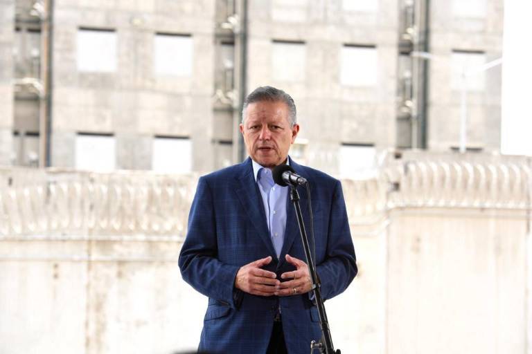 Arturo Zaldívar se reúne con Rosario Robles en la cárcel