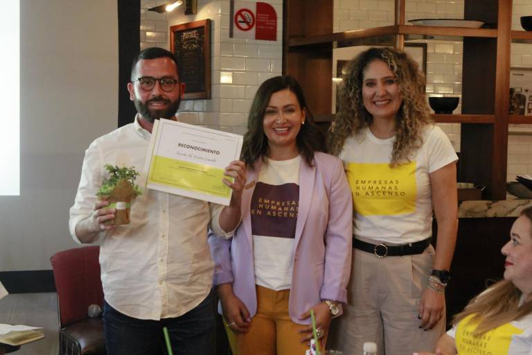 Comparten su experiencia como empresarios