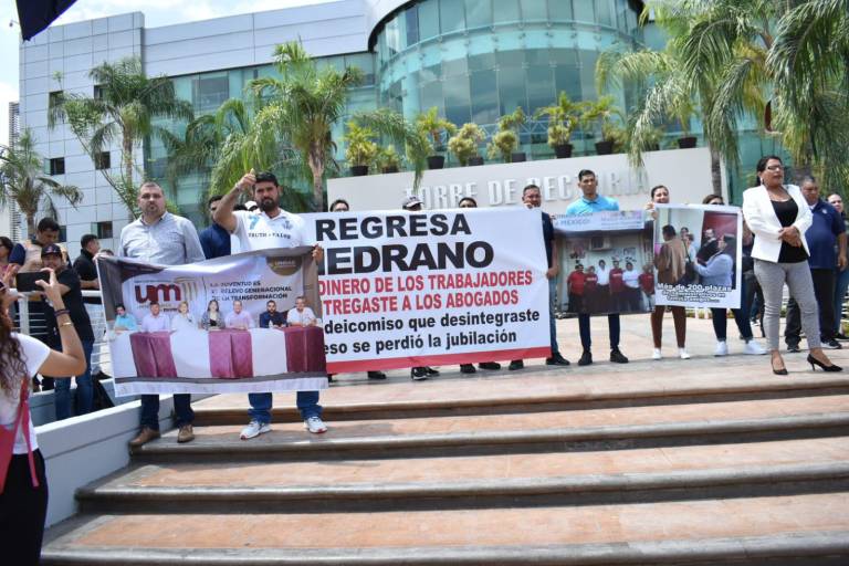 Exigen destitución de funcionarios universitarios denunciados ante la UIPE