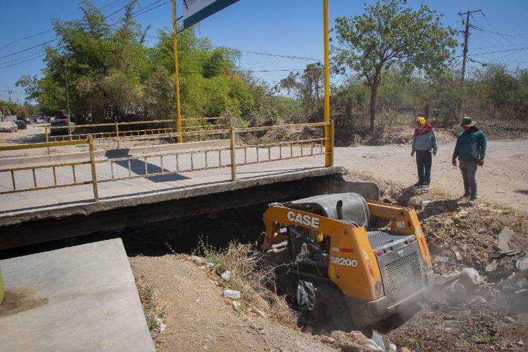 Ayuntamiento de Culiacán previene inundaciones en Colonia San Juan