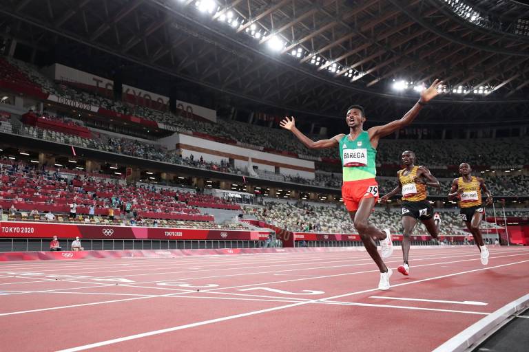 El etíope Barega sorprende a Cheptegei para colgarse el oro olímpico en los 10 mil metros