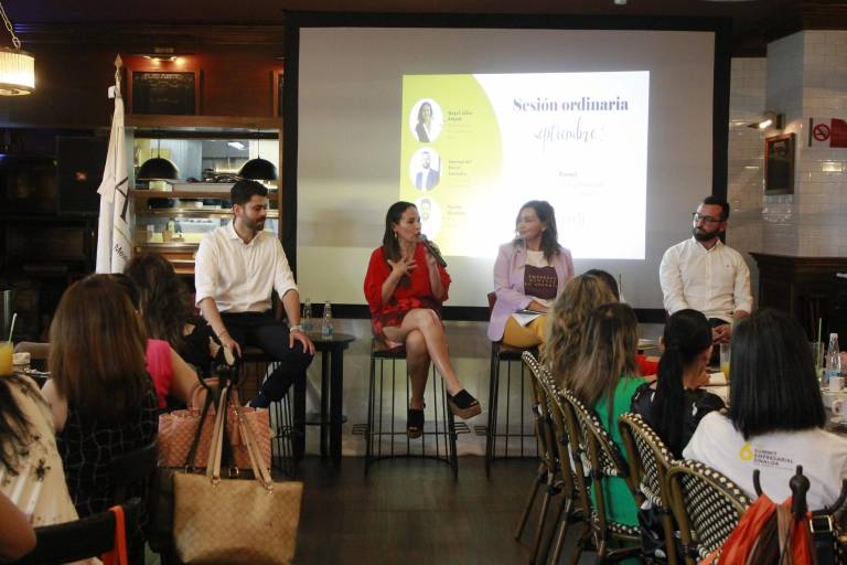 Comparten su experiencia como empresarios