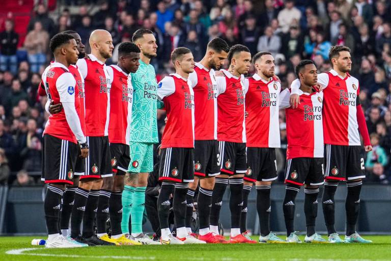 Santiago Giménez, titular en la goleada del Feyenoord