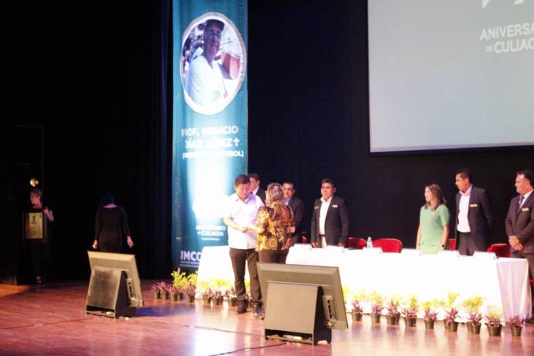 Horacio Díaz López es entronizado al Salón de la Fama de Culiacán