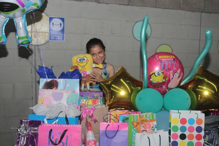 Cristina Ochoa disfruta una divertida piscinada