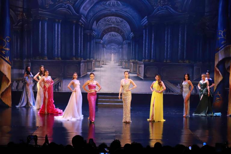 Entre porras y gritos, apoyan el destape del tema y candidatos del Carnaval de Mazatlán 2024