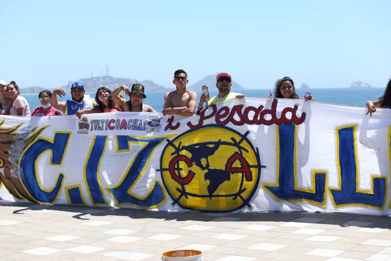 Policía de Mazatlán arresta a la porra del América en el malecón