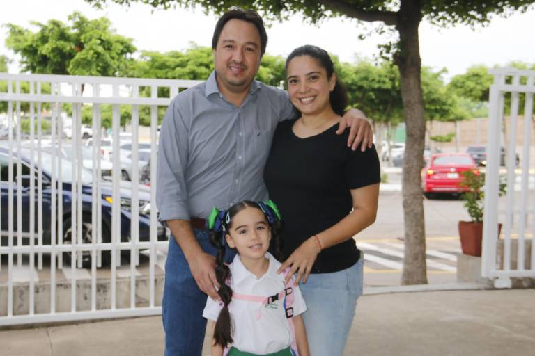 Disfrutan estudiantes del Instituto Senda un feliz regreso a clases