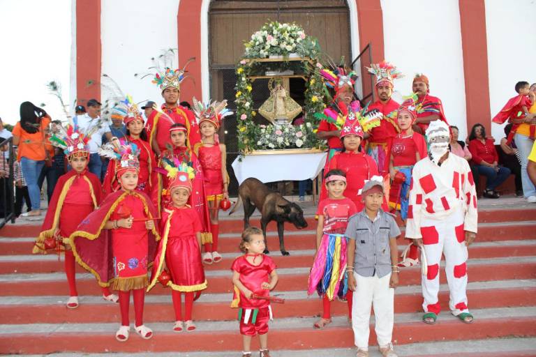 Buscan apoyo Matachines de Matatán para que pequeños conozcan el Gran Acuario Mazatlán