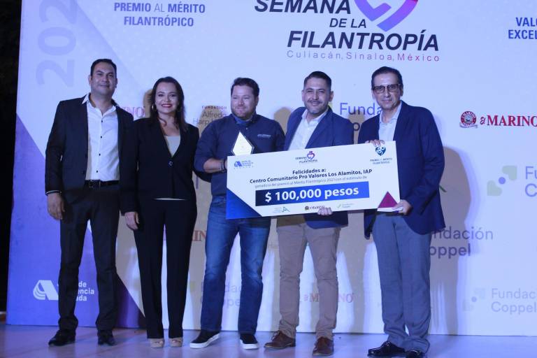 Entregan Premio al Mérito Filantrópico y Valor de Excelencia