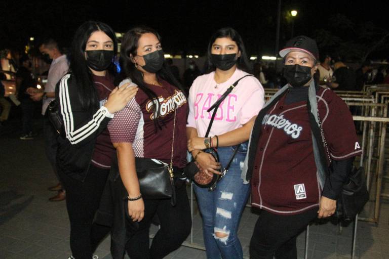En la casa guinda se vive la pasión del beisbol en la Serie Final