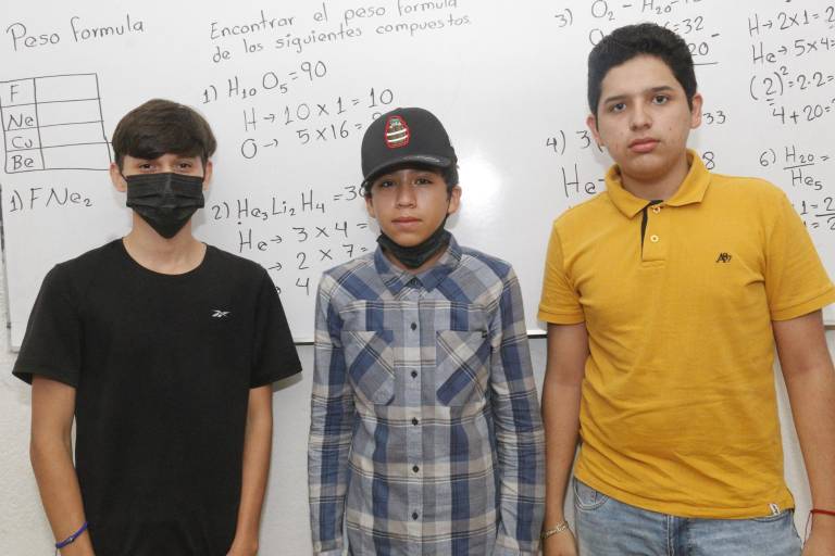 Dan alumnos la bienvenida al nuevo ciclo escolar 2022-2023