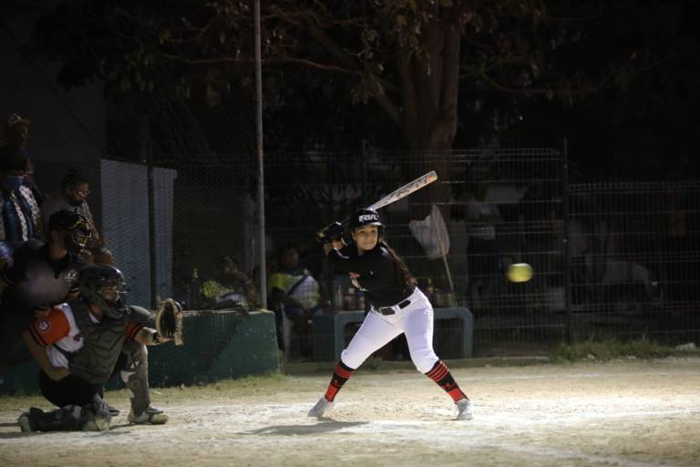 Guerreras impone su jerarquía en el Softbol Municipal de Mazatlán
