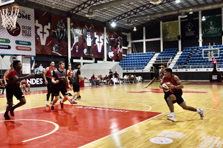 Venados Basketball afina detalles en encuentro amistoso ante equipo local