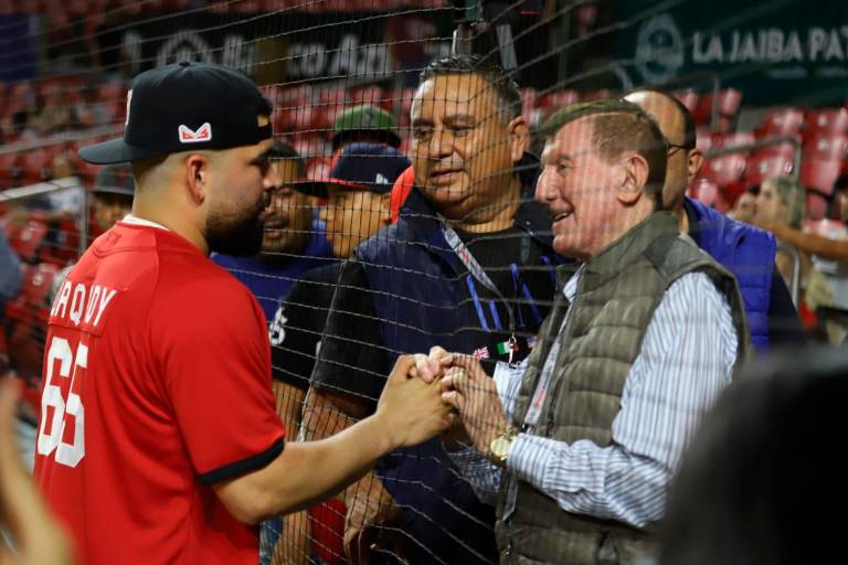 Club Venados entrega premio Orgullo Mazatlán a Antonio López Sáenz