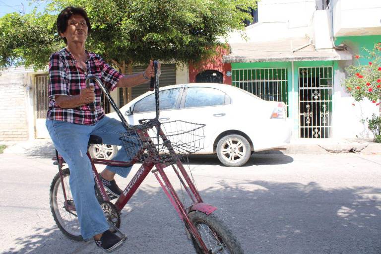 ‘Son mis pies, en ella puedo andar por todos lados’, dice Emma, de 87 años