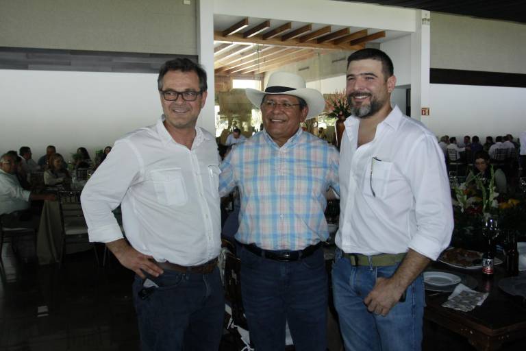 Celebran el Día del Agricultor en familia