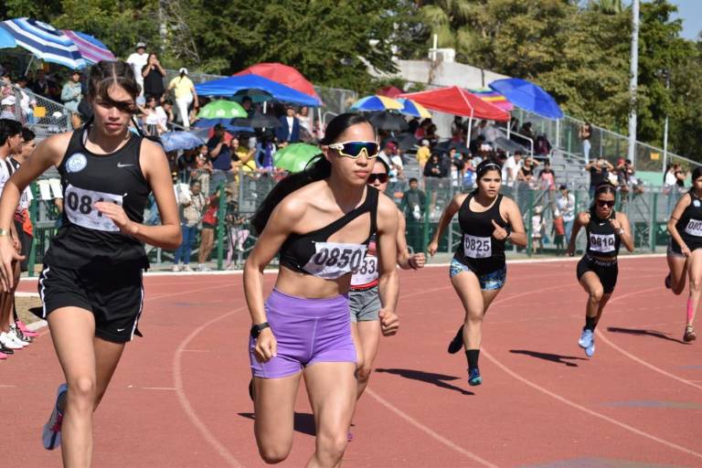 Mazatlecos brindan sus mejores marcas en zonal de atletismo
