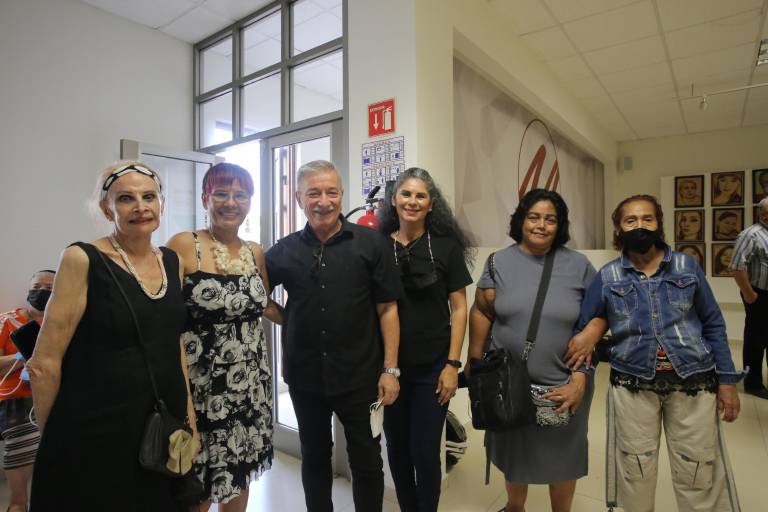 Presenta ‘Bocetos de amigos mazatlecos’ Xosé Lamas