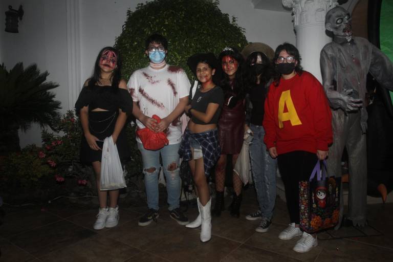Vecinos del Fraccionamiento El Cid celebran el Halloween