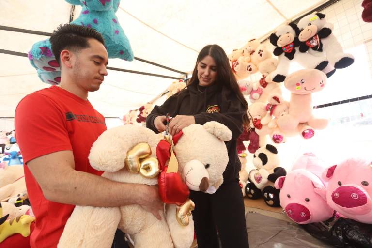 Altos precios obligan a cambiar flores o peluches por otros detalles este 14 de febrero
