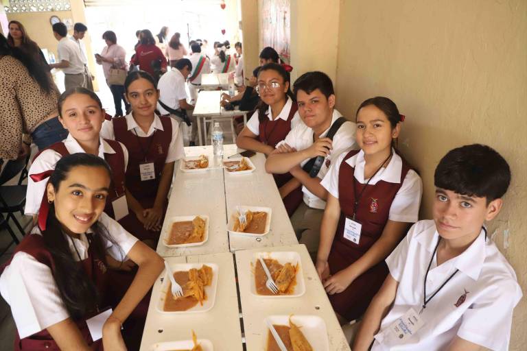 Demuestran sus valores e identidad en concurso de escoltas