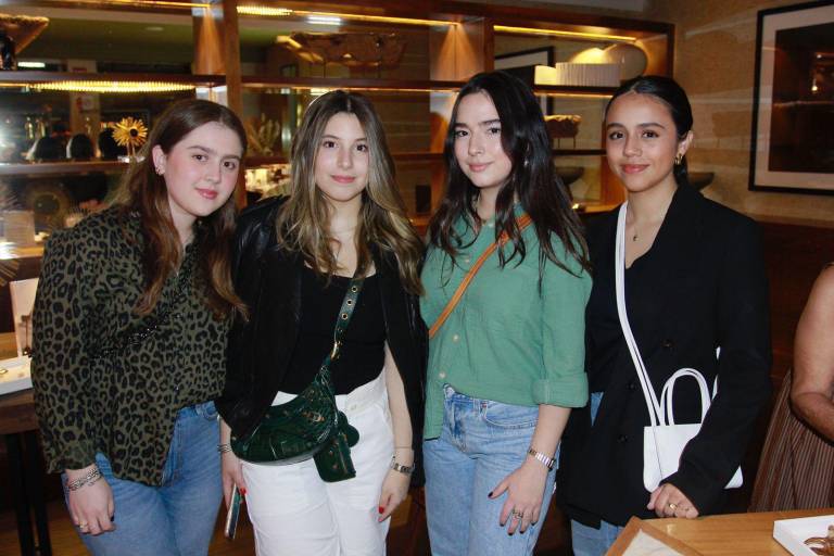 Presentan Alyona Jewelry en Restaurante Cayenna