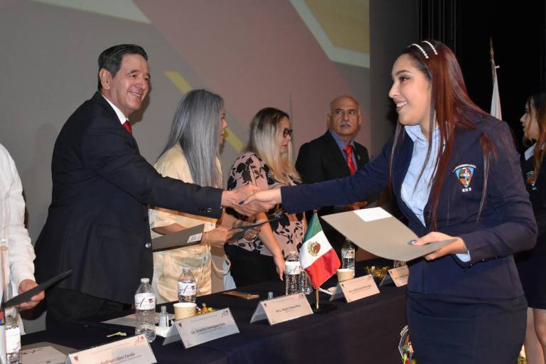 Concluyen su formación 326 estudiantes de la Escuela Normal de Sinaloa