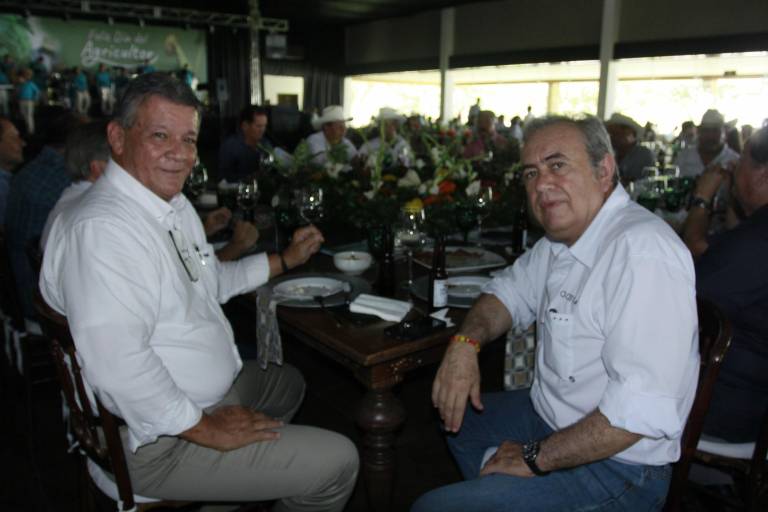 Celebran el Día del Agricultor en familia