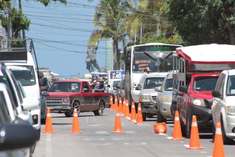 En Mazatlán se congestiona la Gutiérrez Nájera por cierre de carril