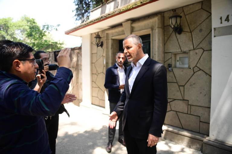 Pide ex gobernador Murat derecho de réplica en conferencia de Xóchitl; no lo dejan entrar