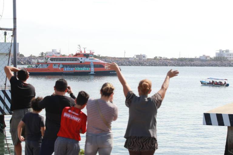 Sale de Mazatlán el primer viaje turístico hacia las Islas Marías