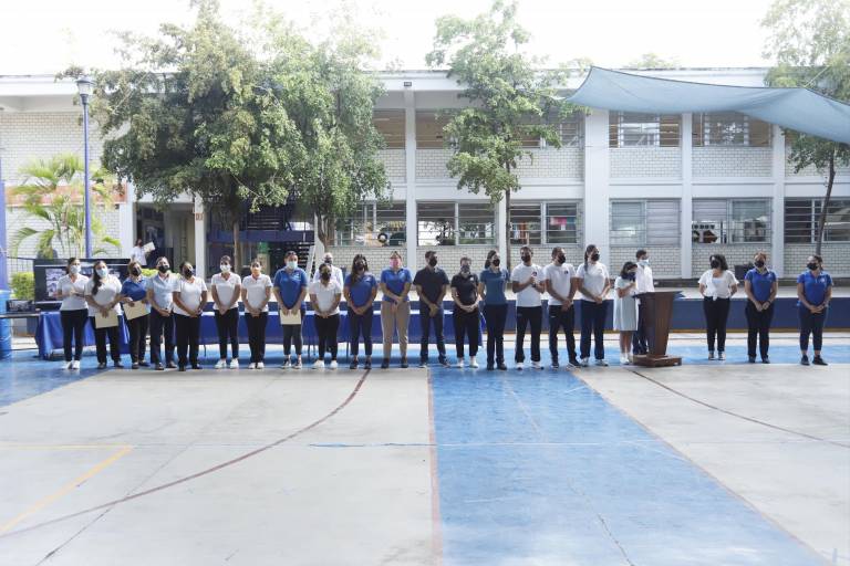 Enaltecen su esfuerzo en la Escuela Activa Integral