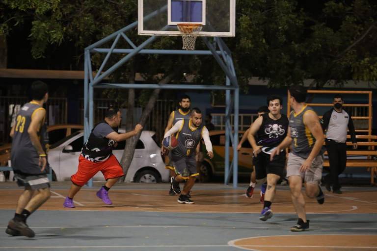 Se imponen Veleros en el Torneo de Baloncesto Wolves-I.H. Organic Fruits