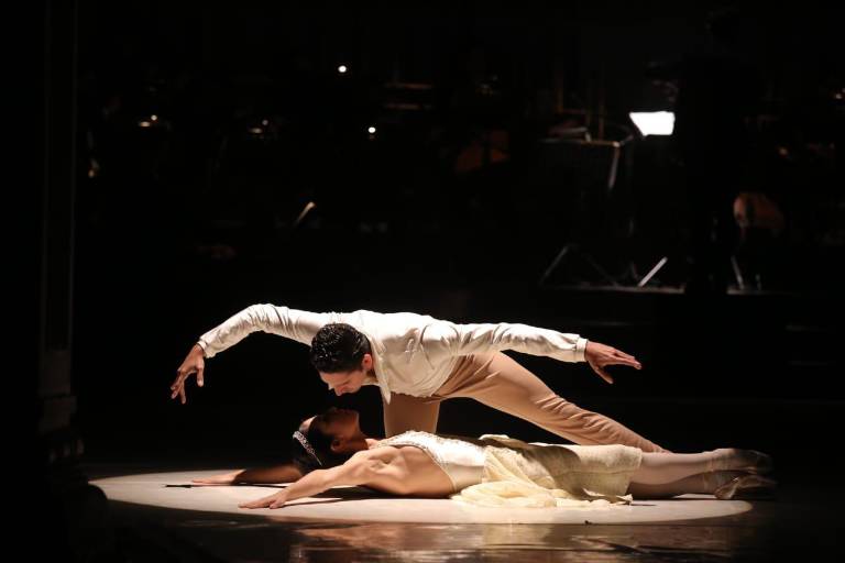 Deleitan a mazatlecos con su ‘Romances’ en el Teatro Ángela Peralta