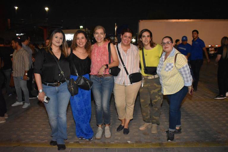 Disfrutan sinaloenses del concierto del adiós de OV7