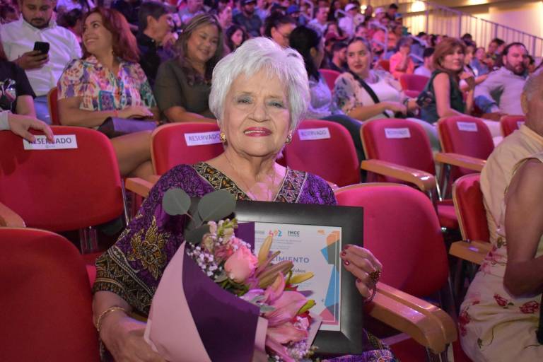 Vibra el público con el espectáculo ‘Sinaloa, tierra fértil de danzantes’