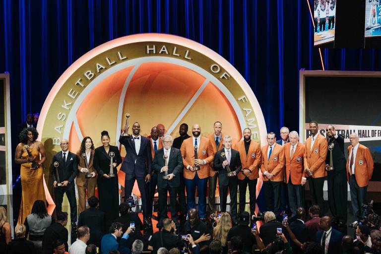 Carmelo Anthony, Dwight Howard y el equipo olímpico de 2008 brillan en su ingreso al Salón de la Fama del Baloncesto