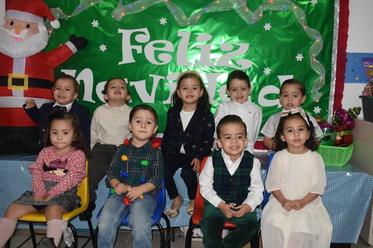 Ríen, cantan y bailan alumnos del Instituto Senda en su posada