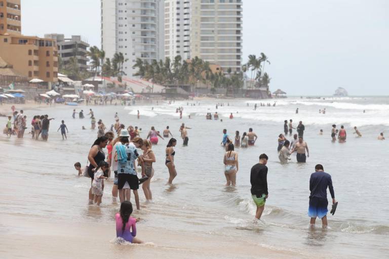 Se pedirá a bañistas que salgan de las playas de Mazatlán a las 18:30 horas